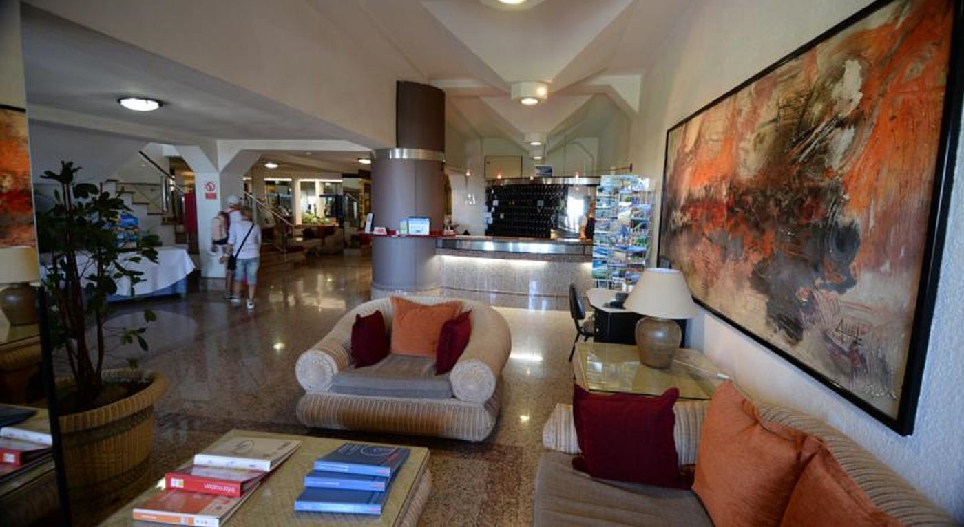 Apartamentos-LIVVO-Palm-Garden-Lobby-20