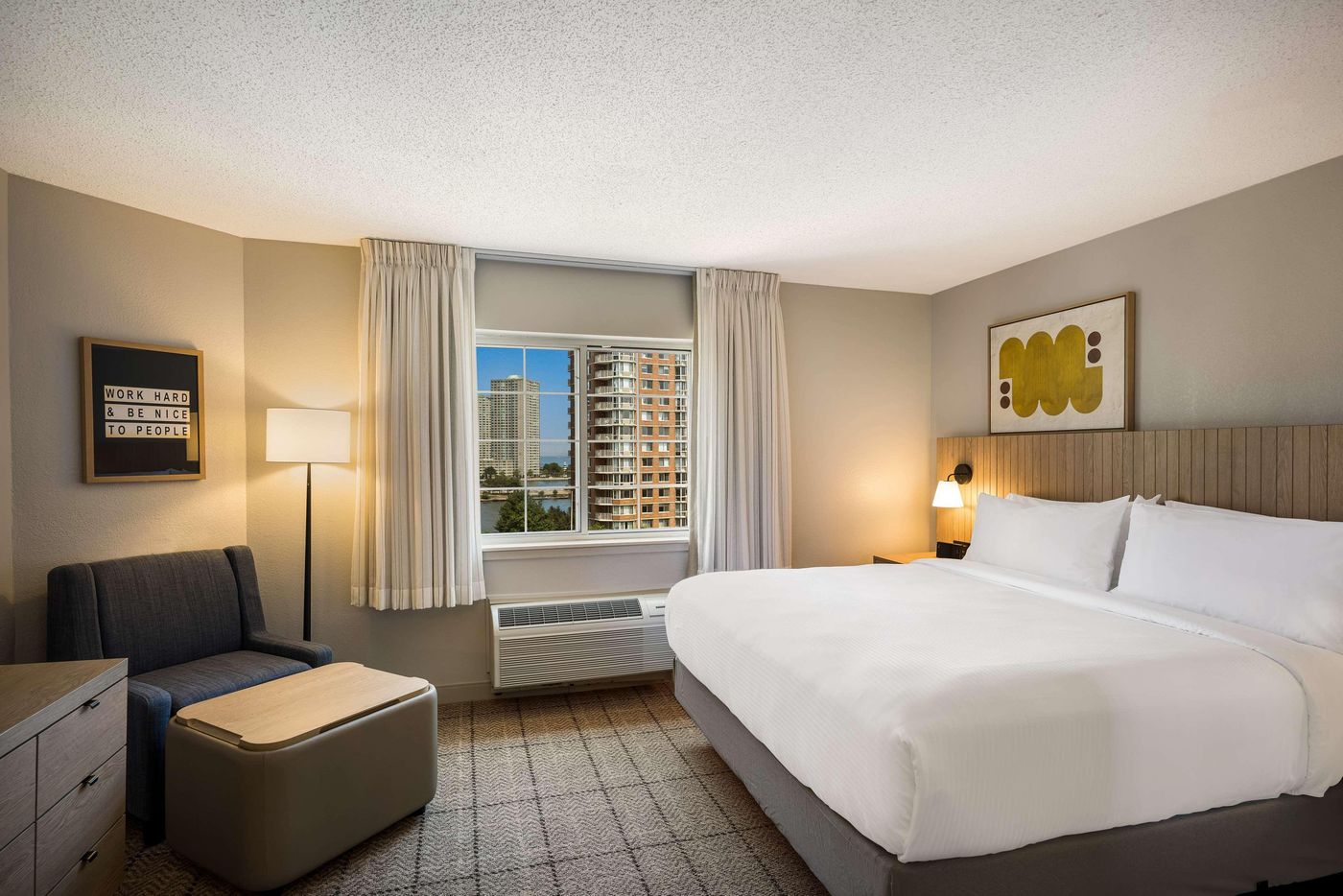 Sonesta-Simply-Suites-Jersey-City-Room-19