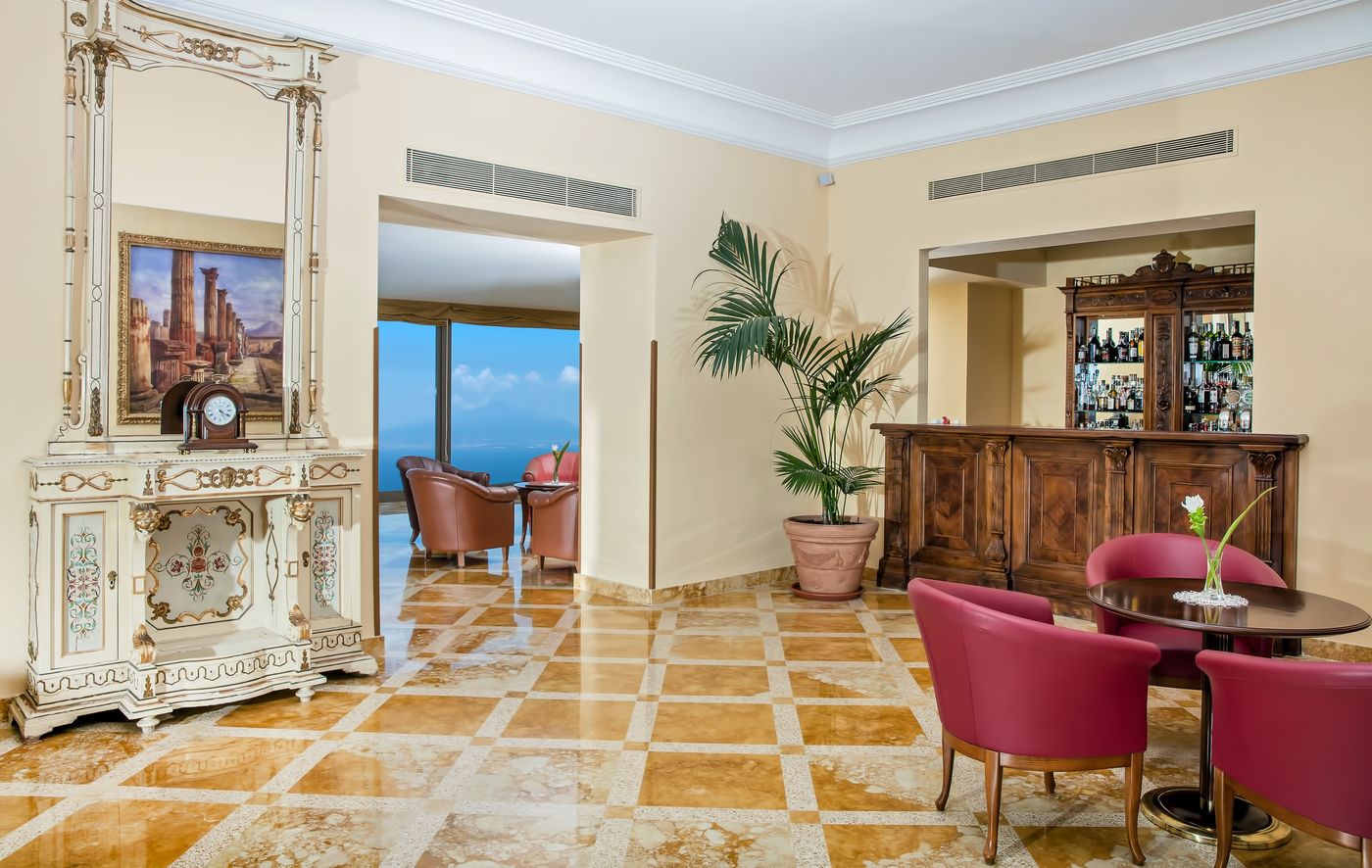 Grand-Hotel-Due-Golfi-Lobby-40