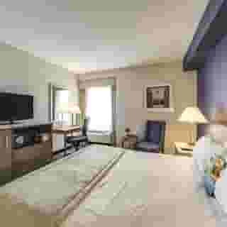 Monte Carlo Inn Oakville Suites, 2 of 6