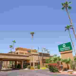 GreenTree Inn & Suites Phoenix Sky Harbor, 2 of 6