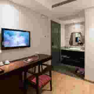 Au Lac Legend Hotel, 2 of 6
