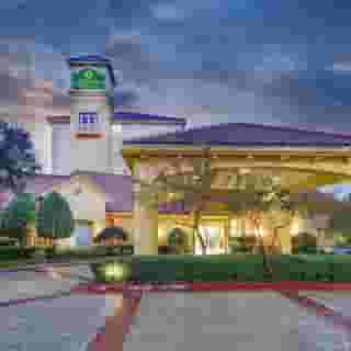 La Quinta Inn & Suites by Wyndham Dallas North Central, 1 of 6