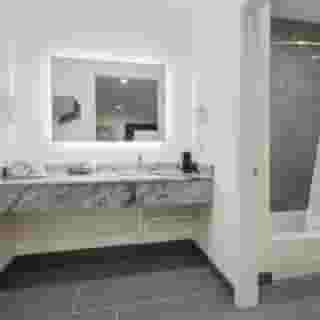Regency Inn And Suites, 5 of 6