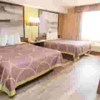 Super 8 by Wyndham Mississauga, 1 of 6