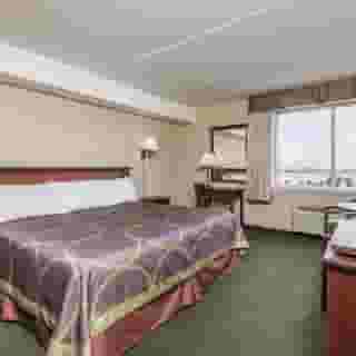 Super 8 by Wyndham Mississauga, 2 of 6