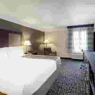 La Quinta Inn & Suites by Wyndham Seguin, 4 of 6