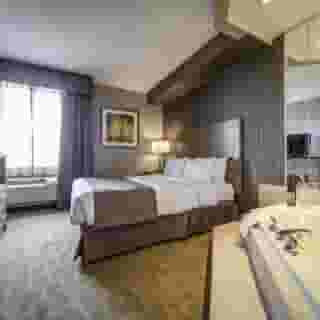 Monte Carlo Inn Airport Suites, 2 of 6