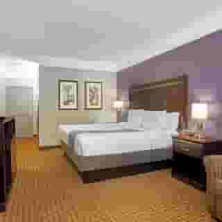 La Quinta Inn & Suites by Wyndham Cleburne, 3 of 6