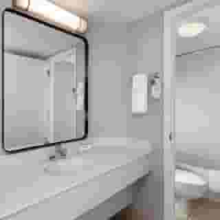 Days Inn & Suites by Wyndham Arlington Heights, 6 of 6