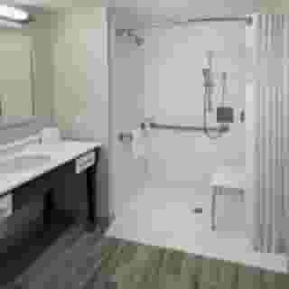 Hampton Inn Boston - Logan Airport, 2 of 6