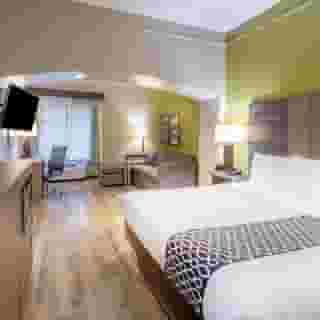 La Quinta Inn & Suites by Wyndham Atlanta Stockbridge, 6 of 6