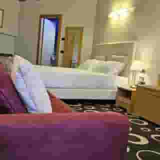 Residence Select Executive, 3 of 6