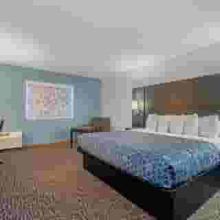 Chicago Club Inn & Suites, 2 of 6