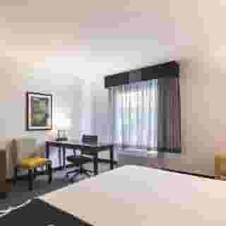 La Quinta Inn & Suites by Wyndham Dallas Plano West, 3 of 6