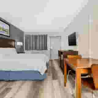 Rodeway Inn Lyons - La Grange, 1 of 6