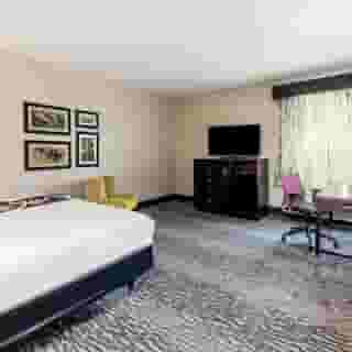 La Quinta Inn & Suites by Wyndham Dfw Airport West - Bedford, 4 of 6