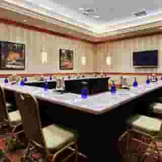 Hilton Chicago/Oak Brook Suites, 2 of 6