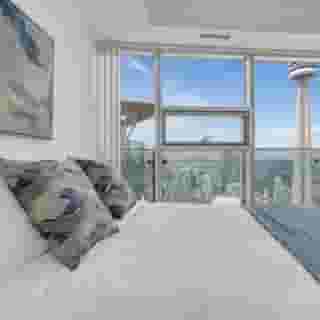 Elegant Suites - Cn Tower & Lake View, 2 of 6