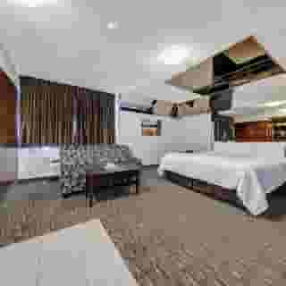 Deluxe Inn, 2 of 6