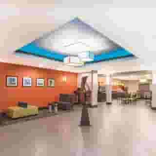 La Quinta Inn & Suites by Wyndham Houston Bush Intl Airpt E, 2 of 6