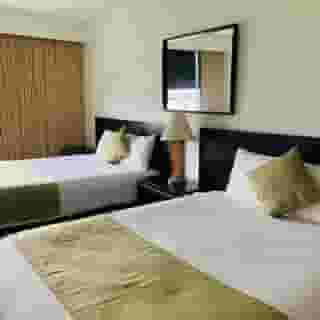 Hotel at the Waldorf, 3 of 6
