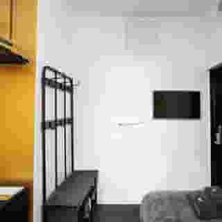 Eight Rooms, 3 of 6