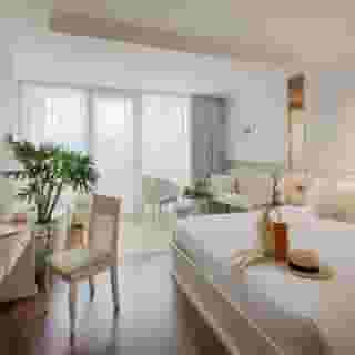 Au Lac Charner Hotel, 4 of 6