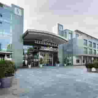Seedamm Plaza, 6 of 6