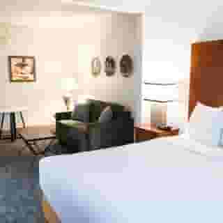 La Quinta Inn & Suites by Wyndham Bannockburn-Deerfield, 2 of 6