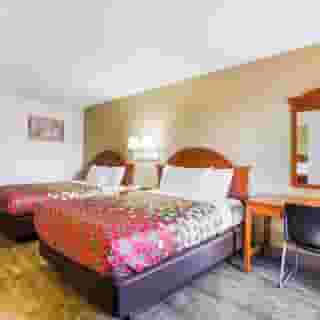 Econo Lodge Lebanon, 2 of 6