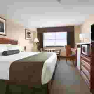 Days Inn & Suites by Wyndham Langley, 4 of 6