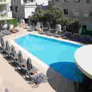 Club Karakas, 3 of 6