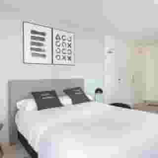 Limehome Sevilla Calle Torcuato Luca de Tena, 1 of 6