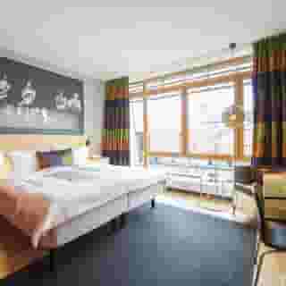 Hotel Rival, 1 of 6