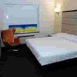 7 Days Hotel Bronx, 3 of 6
