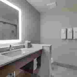 Holiday Inn Express & Suites Dallas North - Addison by Ihg, 2 of 6