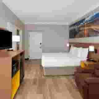 Days Inn & Suites by Wyndham Arlington Heights, 4 of 6