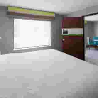 Hampton Inn Phoenix-Biltmore, 2 of 6