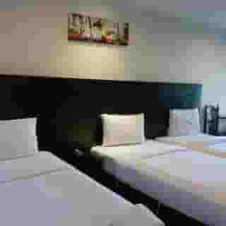 Boss Hotel, 5 of 6
