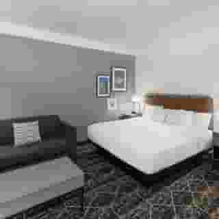 La Quinta Inn & Suites by Wyndham Houston Bush Iah South, 2 of 6