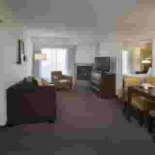 Cambridge Suites Mississauga, 3 of 6