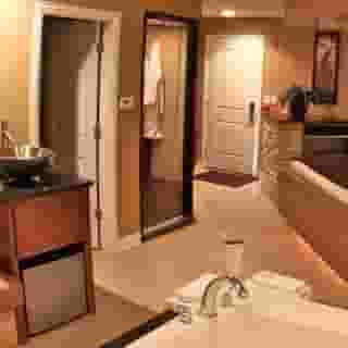 The Champagne Lodge & Luxury Suites, 5 of 6