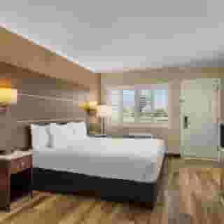 Comfort Inn San Diego Airport At The Harbor, 3 of 6