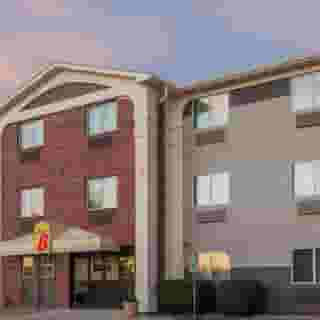 Super 8 by Wyndham Bedford Dfw Airport West, 1 of 6