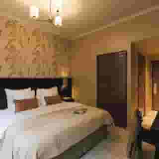 Hotel Omega, 5 of 6