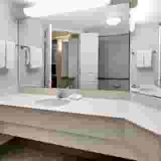 La Quinta Inn & Suites by Wyndham Dallas - Addison Galleria, 4 of 6