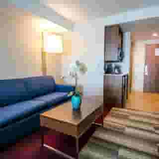 Holiday Inn Express & Suites Miami Airport East by Ihg, 1 of 6