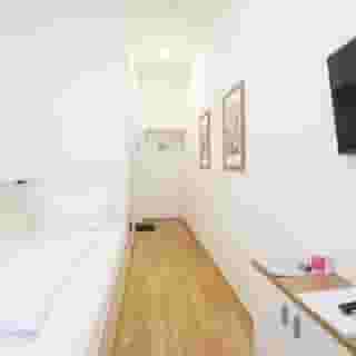 Riess City Rooms - Self Check-In, 2 of 6