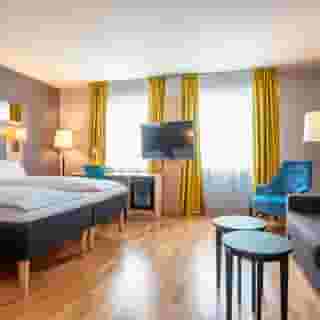 Thon Lillestrom, 2 of 6